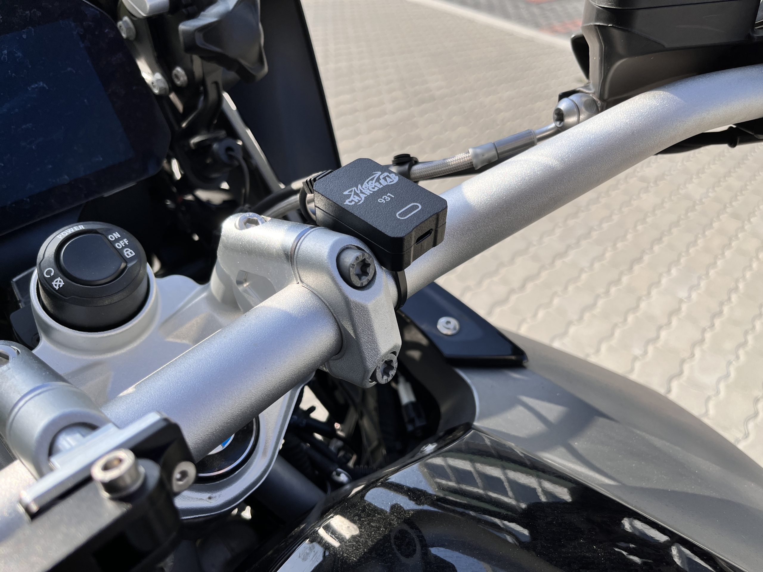 Motorrad-Steckdose, großer Anschluss, 21 mm, + USB und Unterstützung